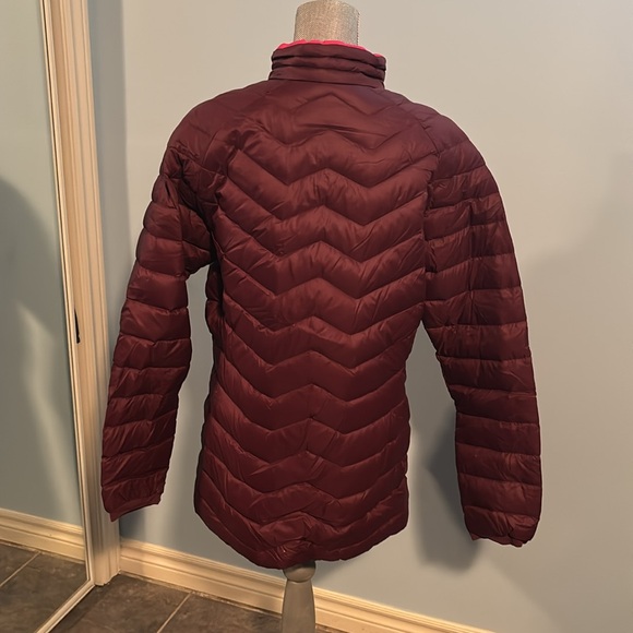 Burgundy and pink Helly Hansen jacket, size XL. - Picture 3 of 4